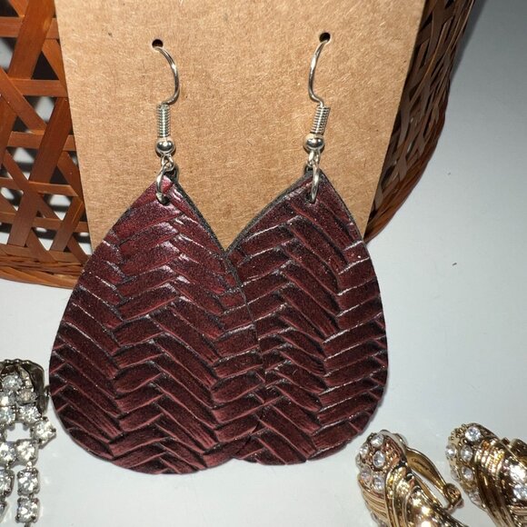 Set Of 3 Womens Earrings: Burgundy Leather Leaf Dangle Rhinestone Clip-On & Gold - Picture 4 of 4
